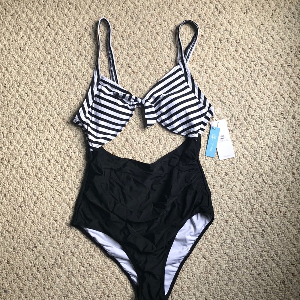 Cupshe black and white ruched one piece swimsuit